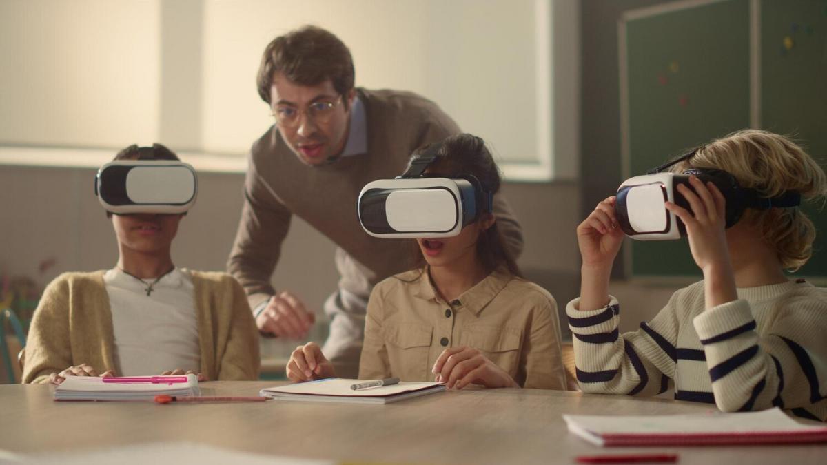 The Role of Virtual Reality in Online Classrooms